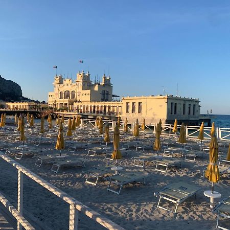 Апартаменти George House Mondello 34 Екстер'єр фото